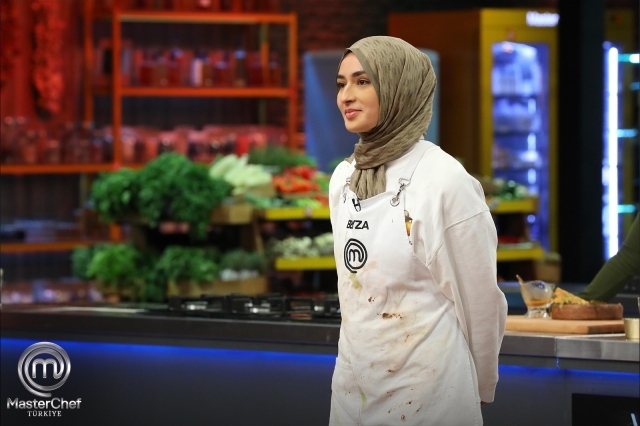 MasterChef Türkiye'de Beyza Aydın, İlk Ceketi Kazanarak Ana Kadroya Girmeyi Başardı