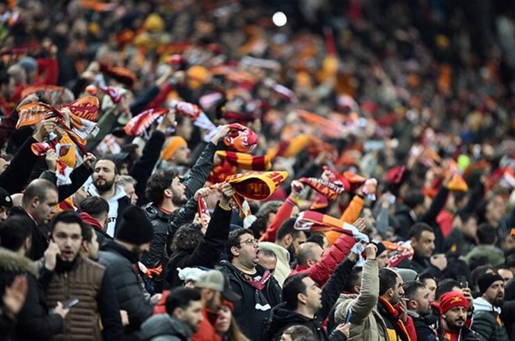 Galatasaray Rekor Gelirlerle Tarihe Geçmeye Hazırlanıyor, 1 Milyon Forma Hedefiyle İddialı