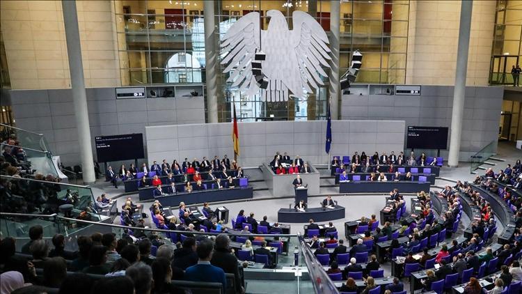 Cumhurbaşkanı Steinmeier, 20. Alman Federal Meclisi'ni feshettiğini ve...