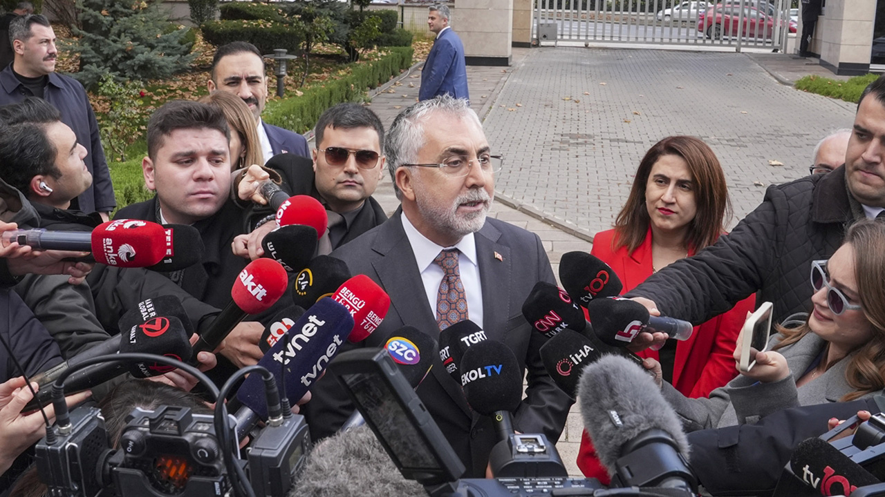 Bakan Işıkhan, asgari ücret sürecinde işçi ve işveren çıkarlarını gözetmeyi hedefliyor