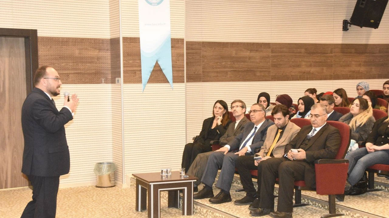 Bitlis'te "Malazgirt'i Yeniden Keşfetmek" Konferansı ile Tarihi ve Kültürel Önemi Vurgulandı