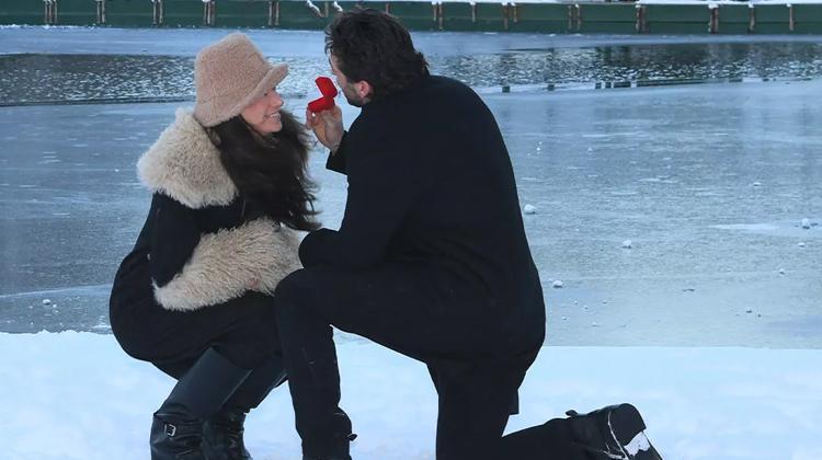 Conner Floyd ve Carly Frei nişanlandı, mutluluk dolu anlarını aileleriyle kutladı