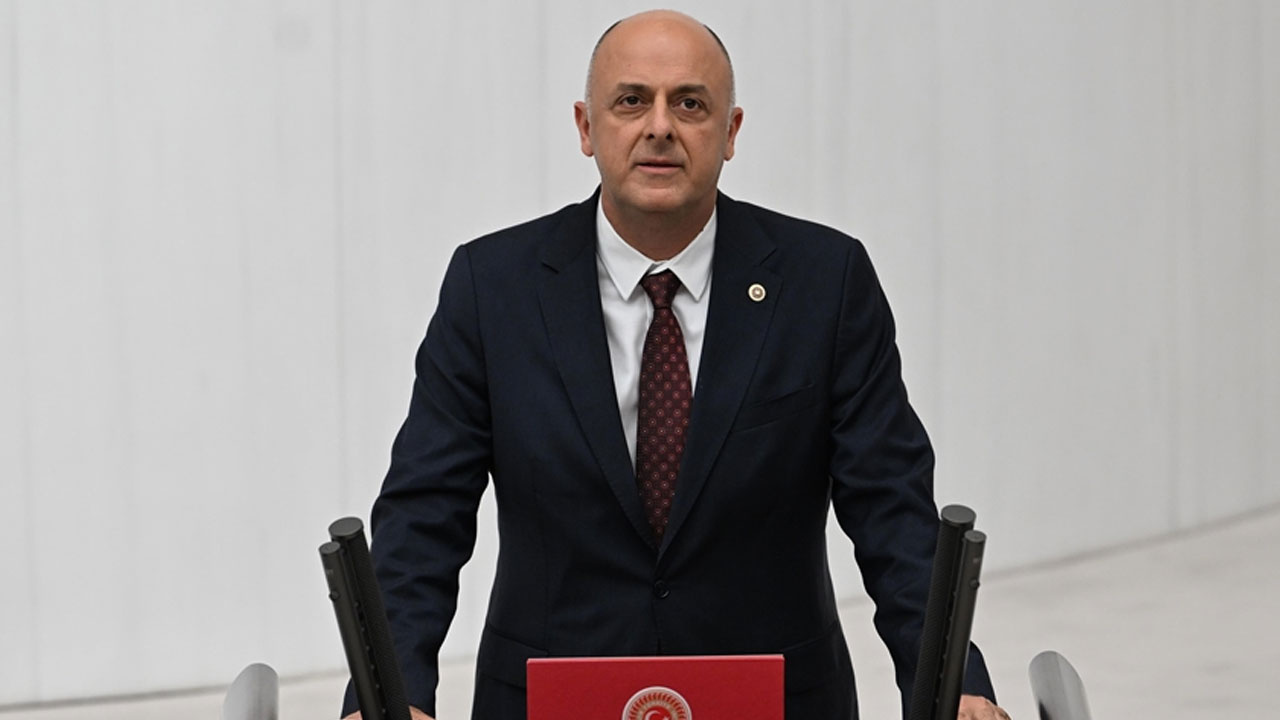 Ümit Özlale, İYİ Parti'den ayrılarak CHP'ye katıldığını açıkladı