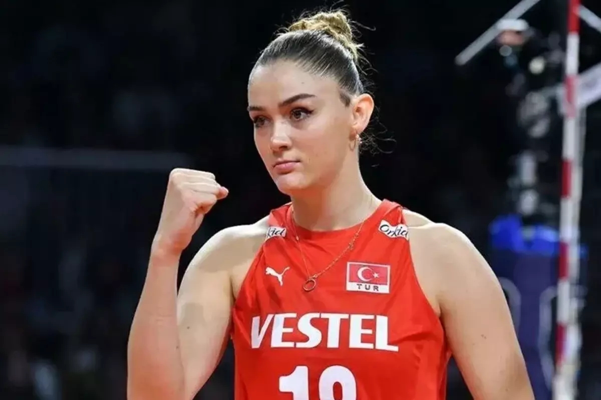 A Milli Kadın Voleybol Takımı'nın yetenekli oyuncusu Zehra Güneş, kariyerindeki...