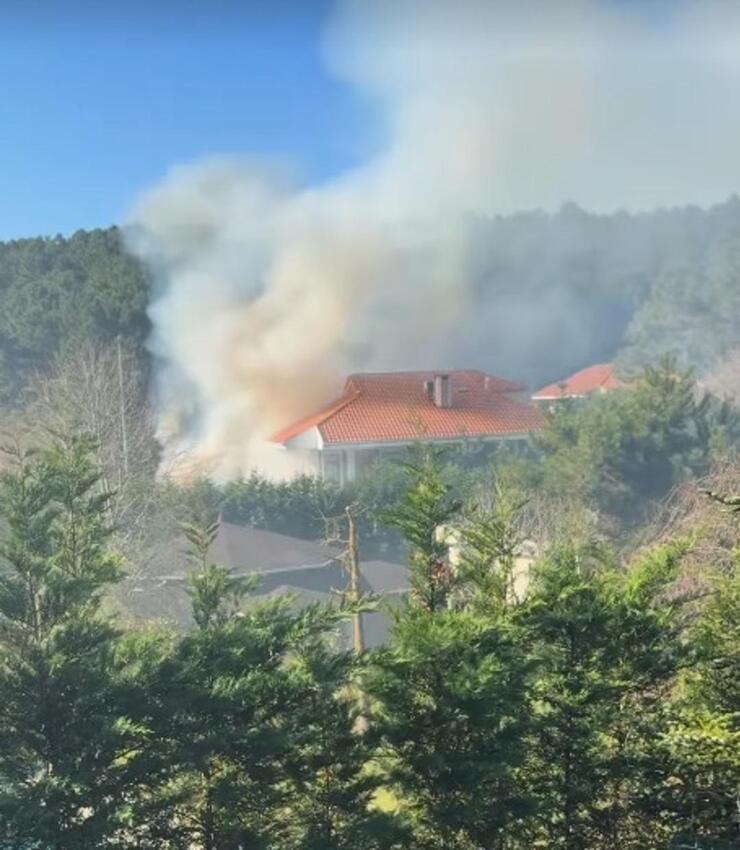 Ünlü isimlerin oturduğu lüks sitede çıkan yangın paniği! Seda Üren ve Dilan Polat sosyal medyada paylaştı!