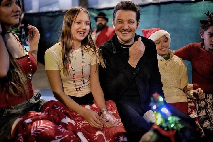 "Jeremy Renner'dan Yeniden Doğuş Mesajı: İyileşme Süreci ve Minnettarlık"