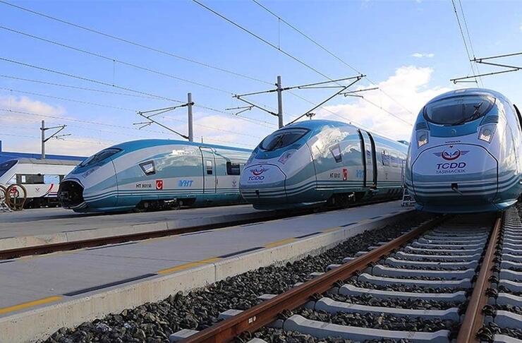 Emekliler Yılı'nda Umutlar Kırıldı! 2025'te Tren ve Otobüs Biletlerine Dev Zam Geldi