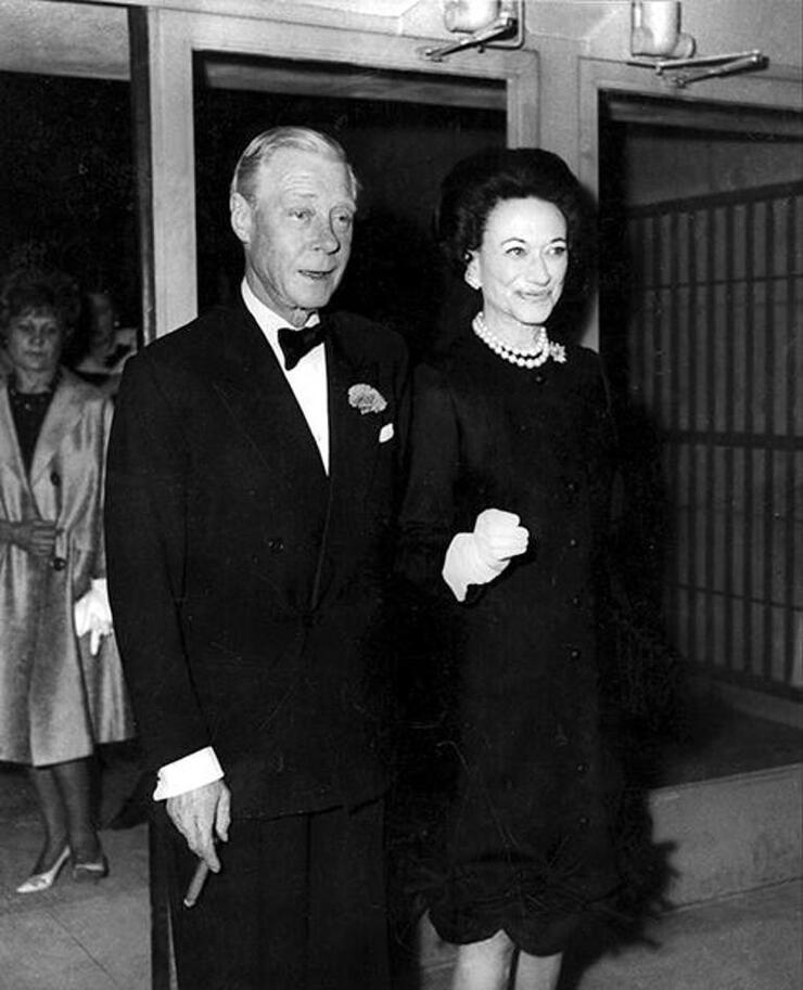 91 yaşındaki ünlü oyuncu Joan Collins, yeni projesi için hazırlıklara başladı: Wallis Simpson rolü için kolları sıvadı!