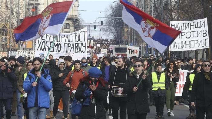 Sırbistan Başbakanı Vucevic istifa etti, öğrenci protestoları devam ediyor