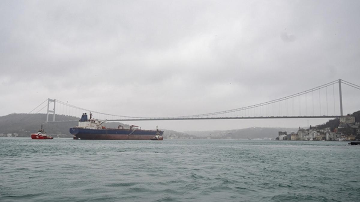 İstanbul Boğazı, yoğun sis nedeniyle gemi trafiğine kapatıldı