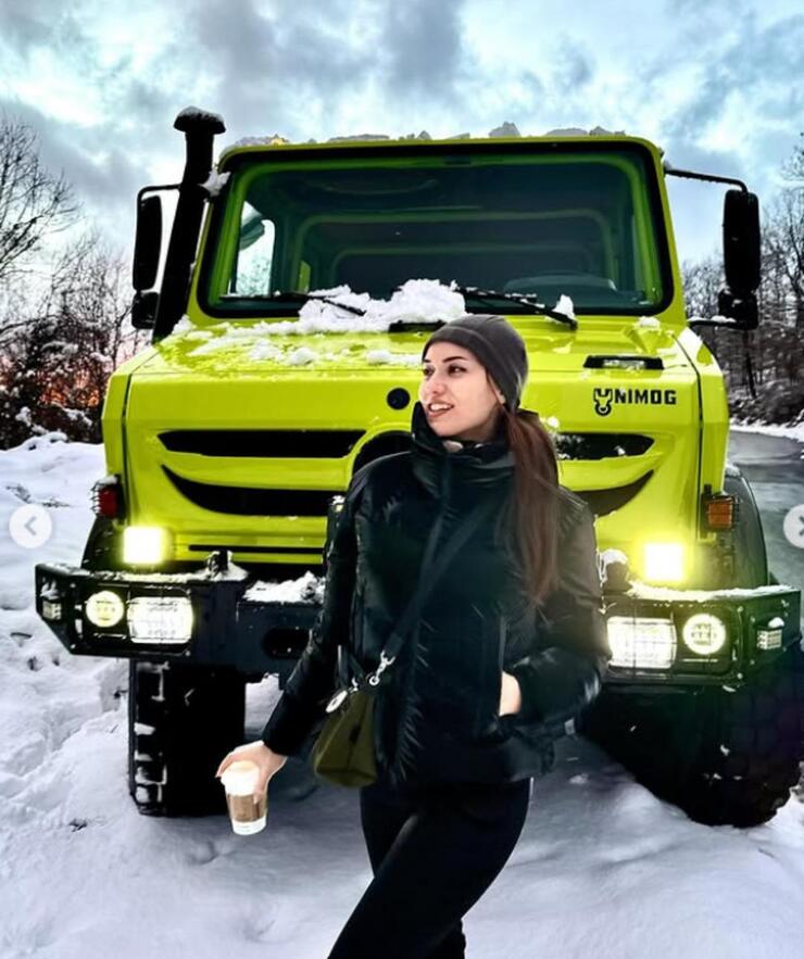 Fahriye Evcen'in 4x4 Kamyonuyla Şovu Magazin Gündemine Damga Vurdu