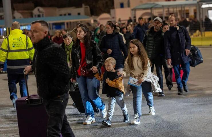 Ege Denizi'nde art arda depremler: Santorini Adası'nda panik!