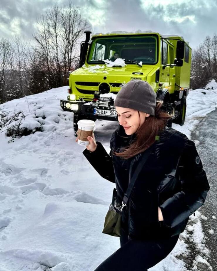 Fahriye Evcen'in 4x4 Kamyonuyla Şovu Magazin Gündemine Damga Vurdu