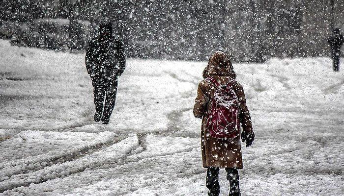 İstanbul'da kar yağışı devam ediyor: Okullar tatil olacak mı?