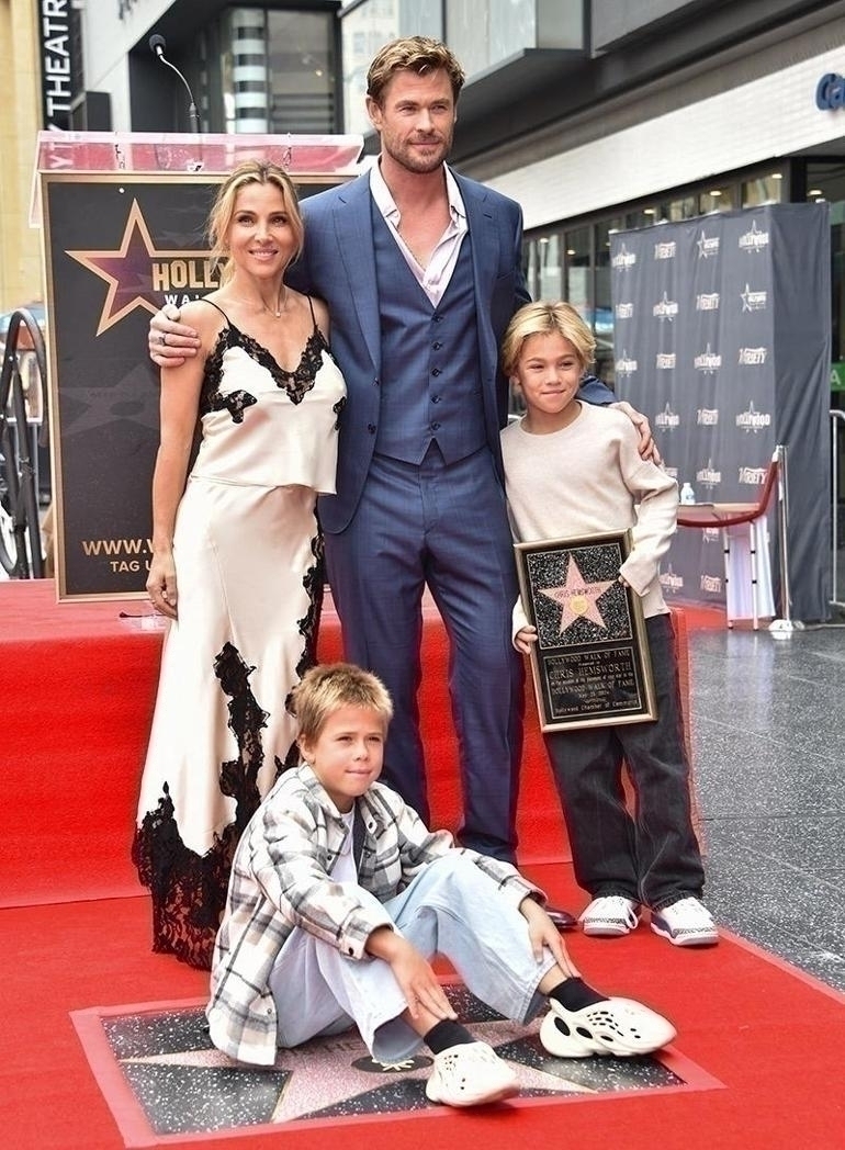 Chris Hemsworth, Hollywood Walk Of Fame'de Yıldızını Aldı