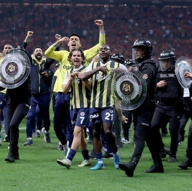 Fenerbahçe, Galatasaray Derbisinde Rakibine Şans Tanımadı